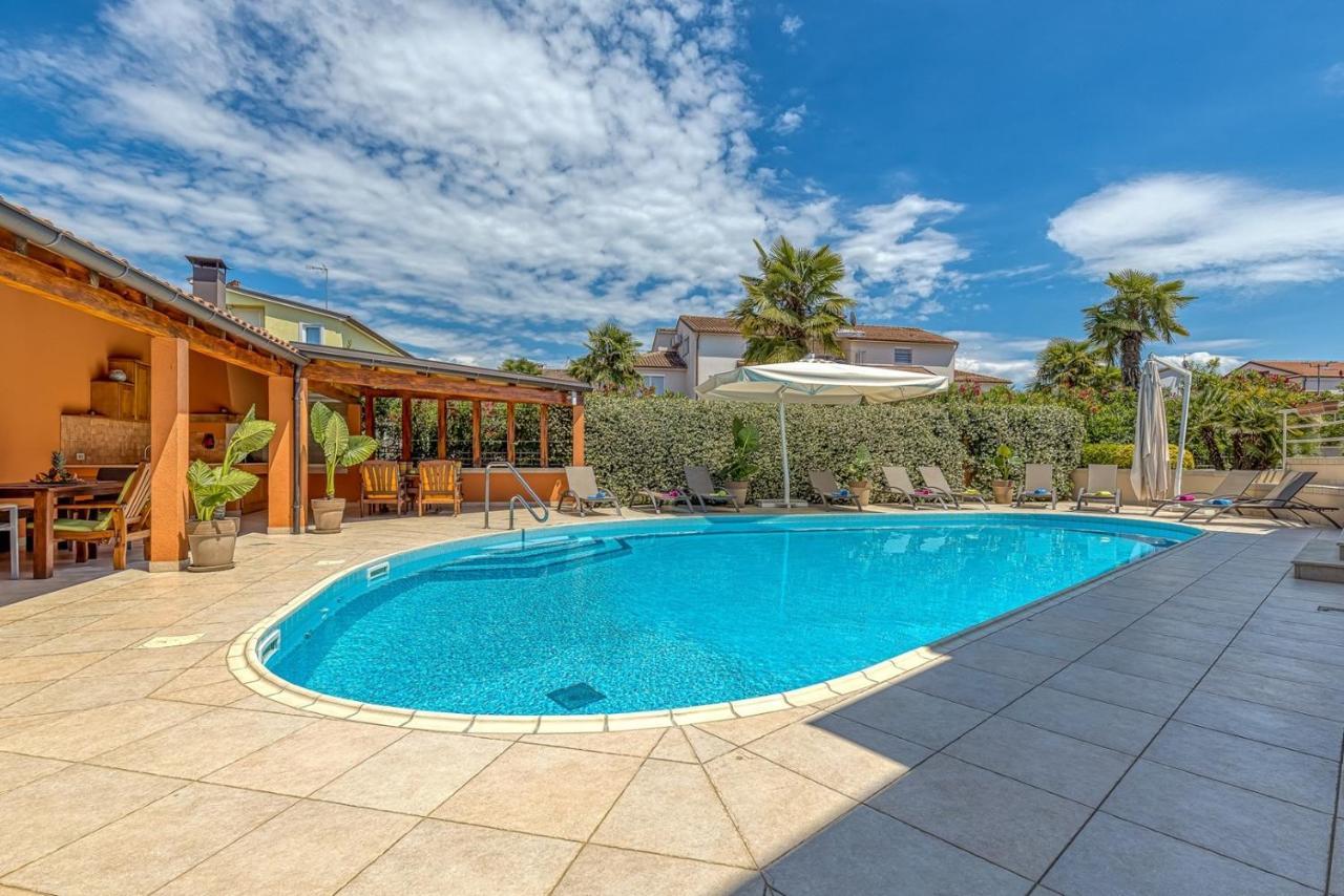 Apartment Complex Irena With Pool Poreč Buitenkant foto