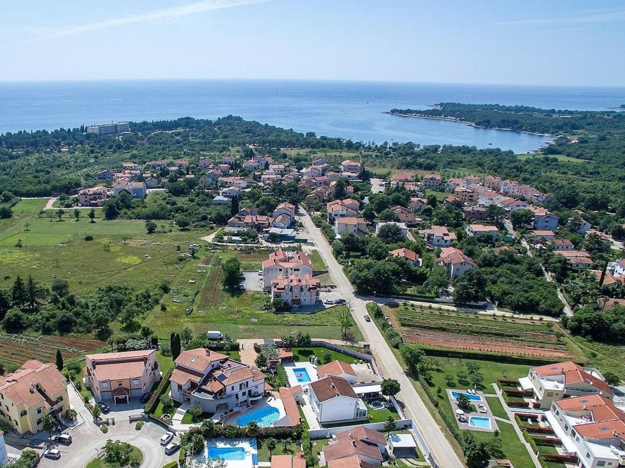 Apartment Complex Irena With Pool Poreč Buitenkant foto